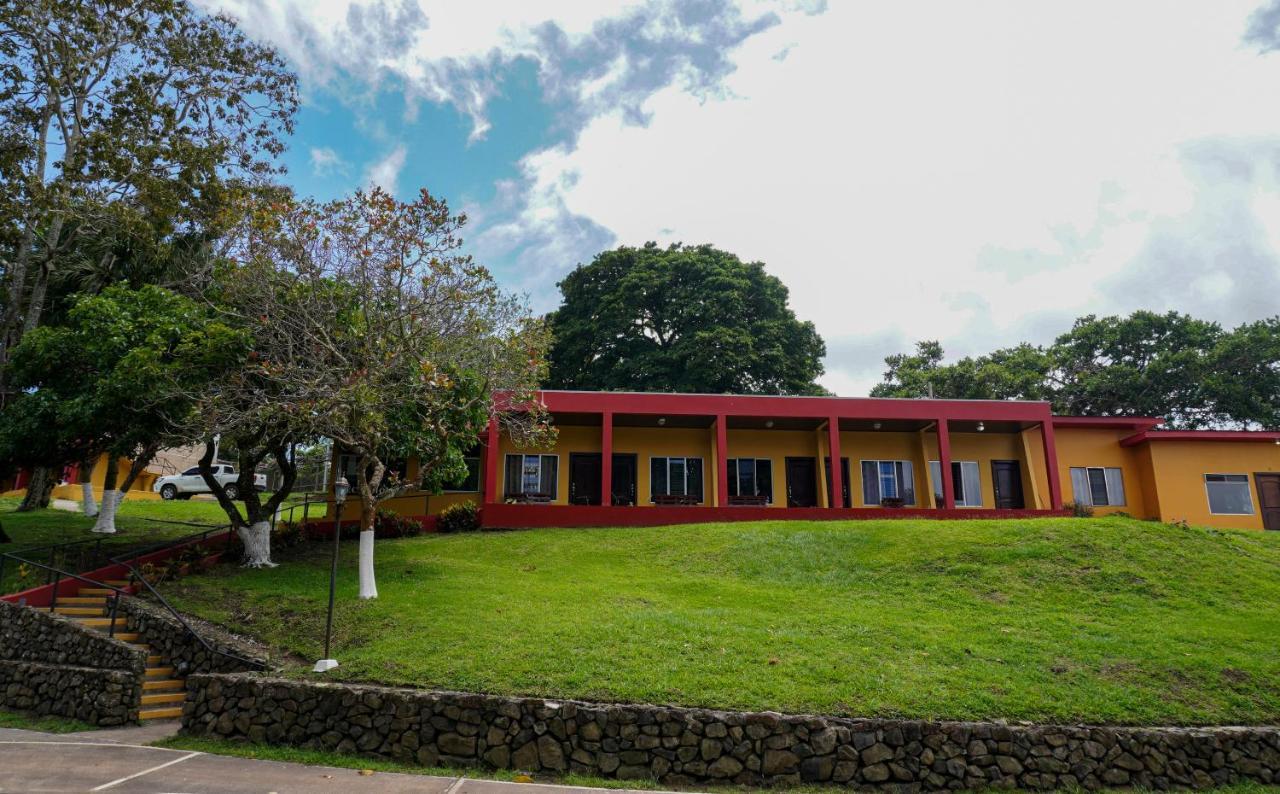 Hotel Puerto San Luis Tilarán Zewnętrze zdjęcie